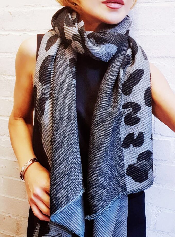 Crinkle Reversible Leopard Pattern