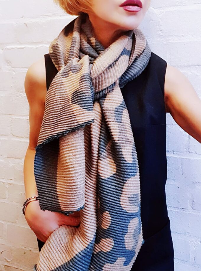 Crinkle Reversible Leopard Pattern