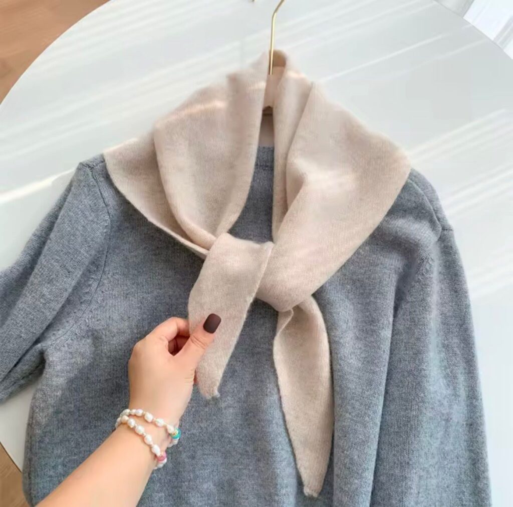 Triangle neckerchief scarf - Miss Lark