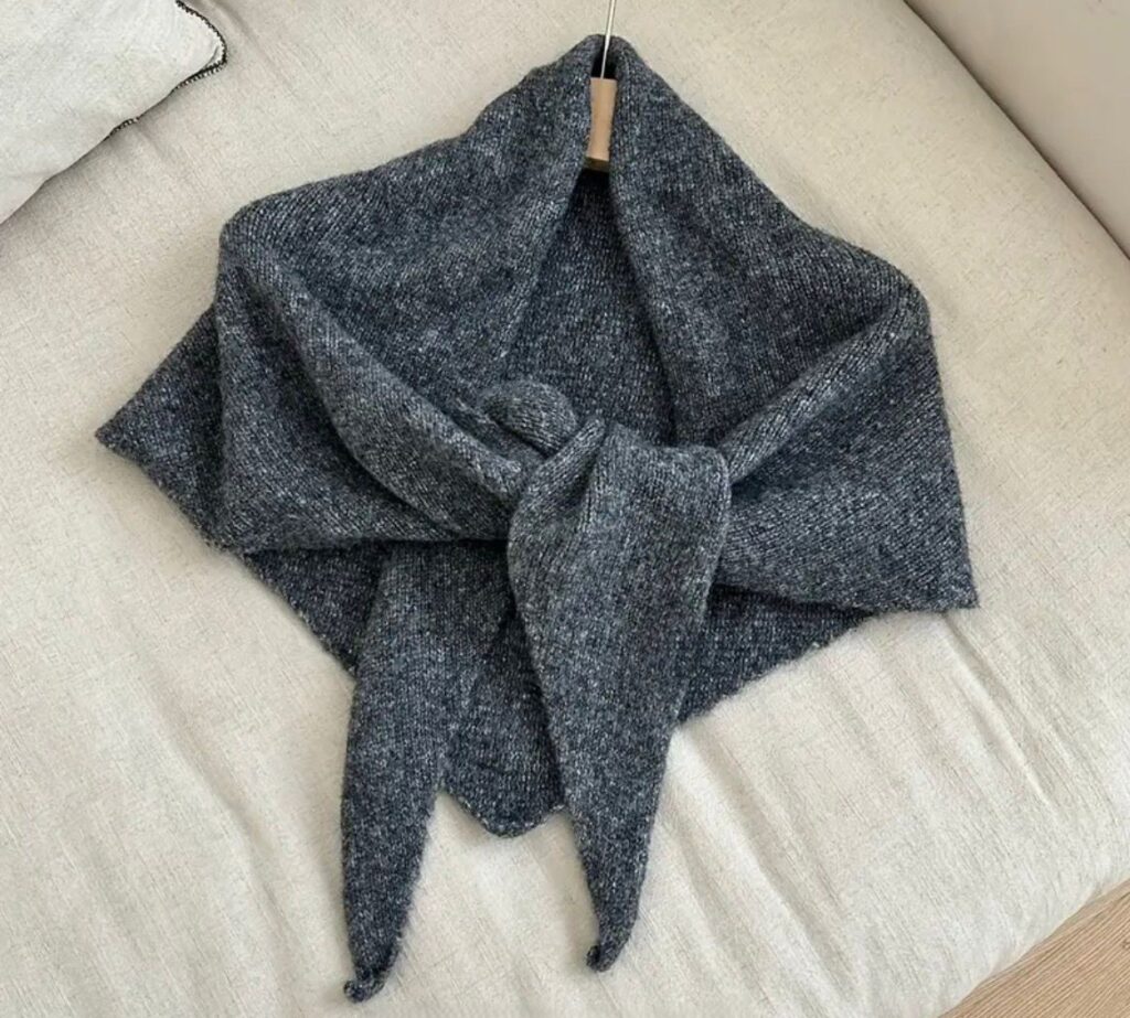 Triangle neckerchief scarf - Miss Lark