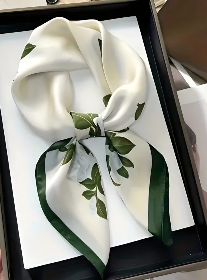 Silky Retro Light Luxury Women'S Small Square Scarf
