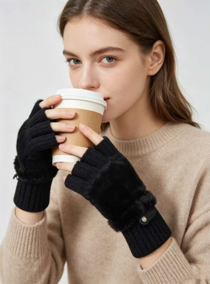 Fingerless gloves with fur